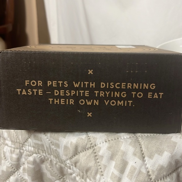 NIB NWT Brass Monkey White Ceramic Dog dish 44 0z. The Main Course 7” x 3” - Picture 6 of 8